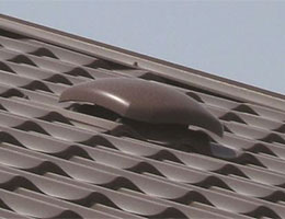 Крыша из профнастила и металлочерепицы: устройство вентиляции